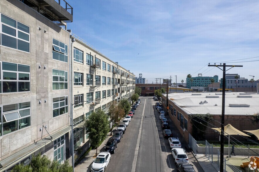 More Photos Of 500-530 S Hewitt St, Los Angeles Apartments For Lease