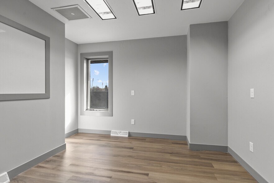 More Photos Of 2009 S Memorial Dr, Appleton Office For Sale