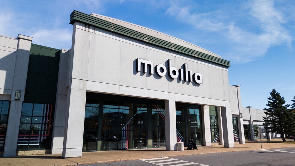 More Photos Of 1501-1515 Boul Des Promenades, Saint-hubert General Retail For Lease