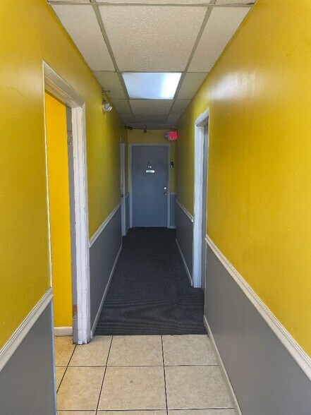 More Photos Of 1075-1091 Sunset Strip, Fort Lauderdale Office For Sale