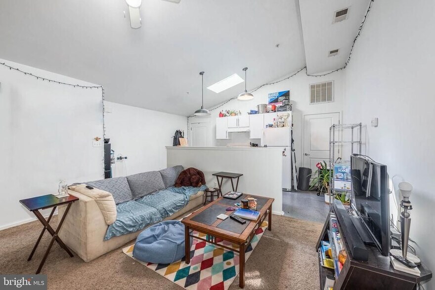 More Photos Of 338 E 25th St, Baltimore Office For Sale