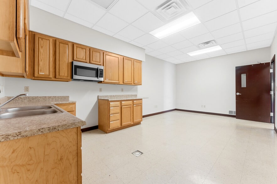 More Photos Of 161 Adena Ln, Clarksburg Office For Lease