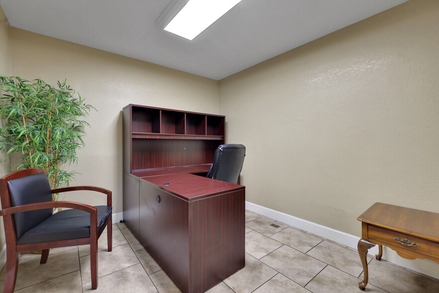 More Photos Of 4608 Norwood Ave, Jacksonville Office For Lease