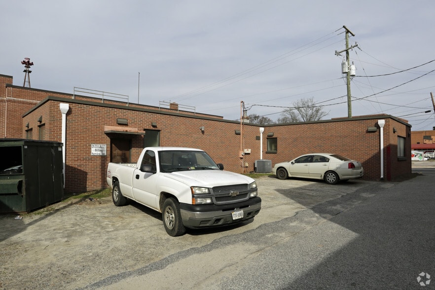 More Photos Of 109 W Atlantic St, South Hill Storefront Retail Office For Sale