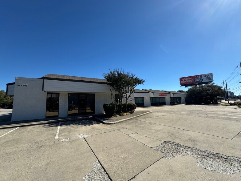 More Photos Of 14500 N Dallas Pky, Dallas Unknown For Lease