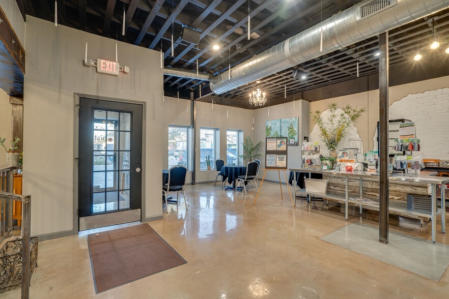 More Photos Of 109-111 S Main St, Irving Restaurant For Sale