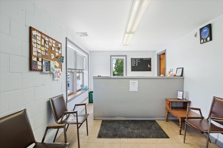 More Photos Of 45845 Cr-48, Southold Auto Repair For Sale