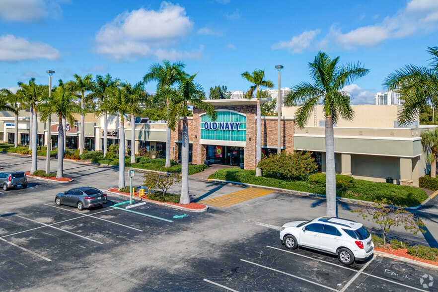 More Photos Of 3569-3885 NE 163rd St, North Miami Beach General Retail For Lease