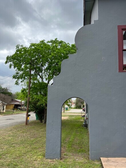 More Photos Of 1600 S Ford St, Llano Storefront Retail Office For Sale