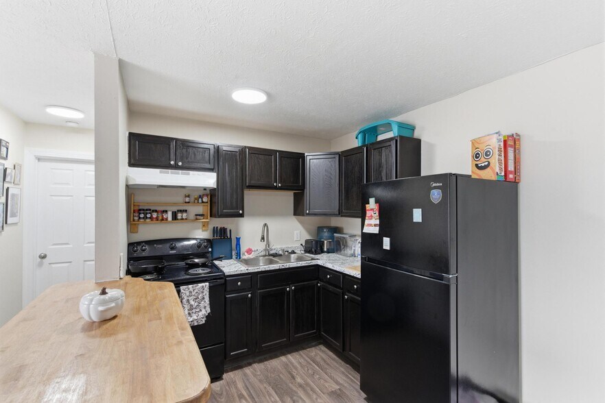 More Photos Of 1631 Jackson Ln, Middletown Multifamily For Sale