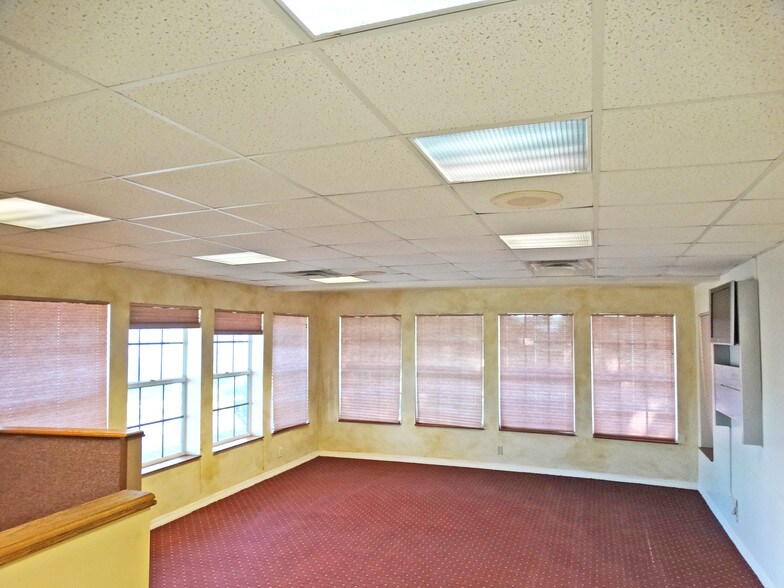 More Photos Of 418 SW 47th Ter, Cape Coral Medical For Sale