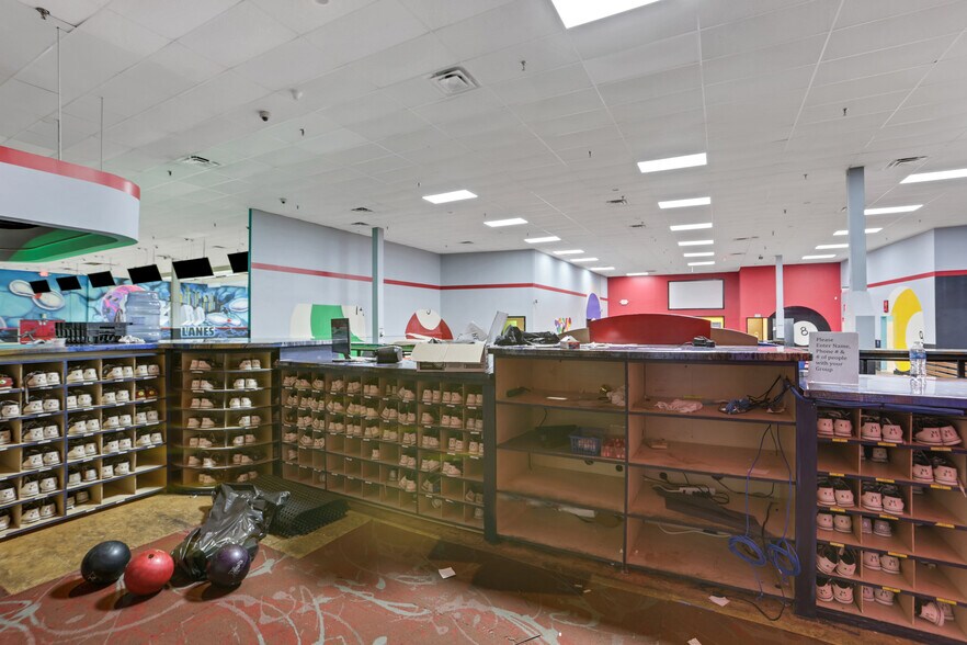 More Photos Of 1959 Metropolitan Pky SW, Atlanta Bowling Alley For Lease