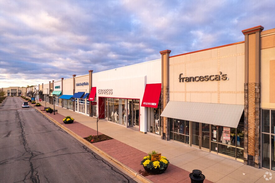 More Photos Of 1800-2124 S Randall Rd, Algonquin Storefront For Lease