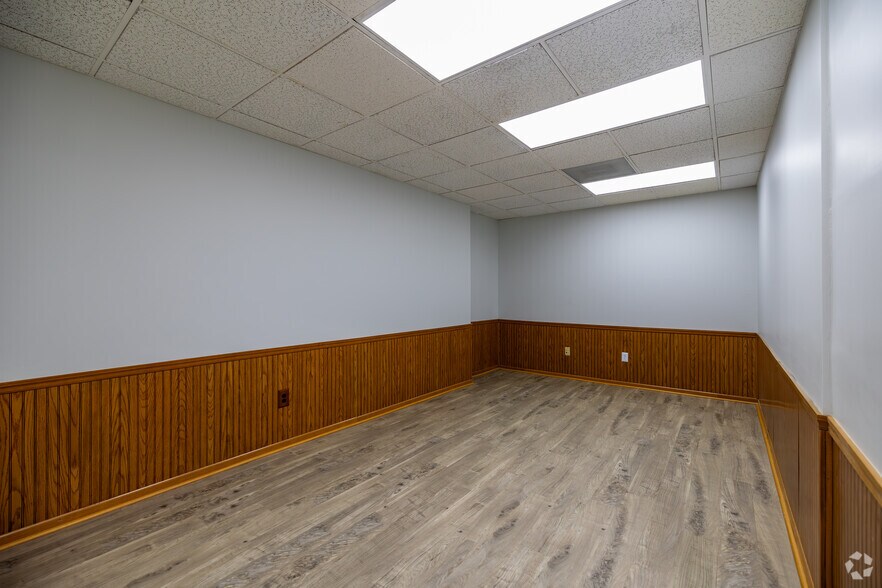 More Photos Of 6230-6360 Busch Blvd, Columbus Unknown For Lease