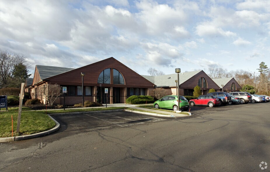 More Photos Of 402 Middletown Blvd, Langhorne Medical For Lease