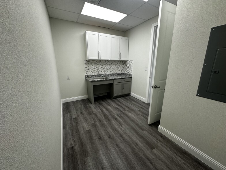 More Photos Of 945 Stockton Dr, Allen Unknown For Lease