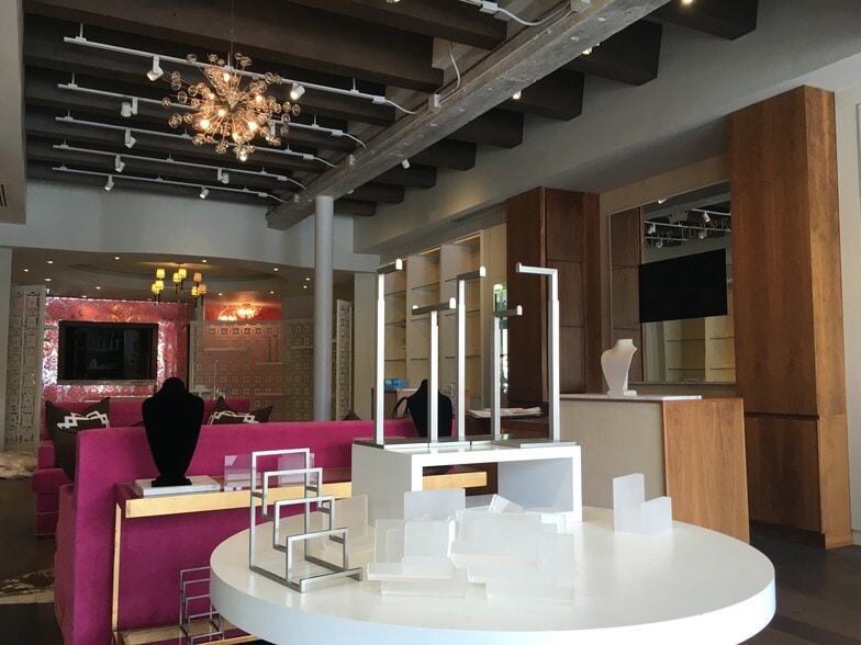 More Photos Of 5910-5932 Broadway St, San Antonio Unknown For Lease