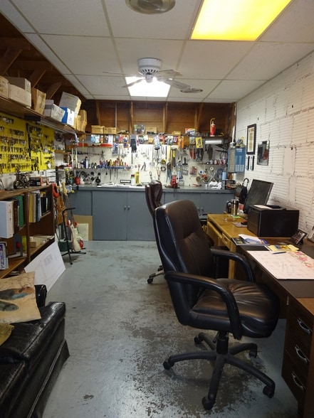 More Photos Of 201 N Penn Ave, Independence Office For Sale