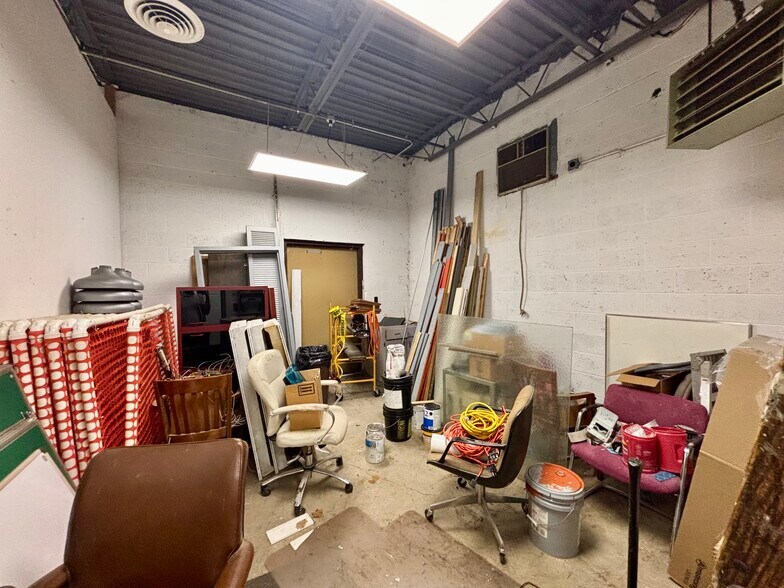 More Photos Of 1231 Roth Dr, Lansing Office For Sale