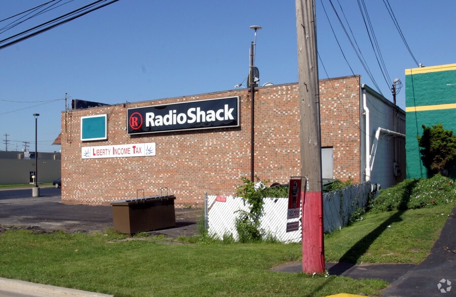 More Photos Of 401-407 N Clippert St, Lansing Unknown For Lease