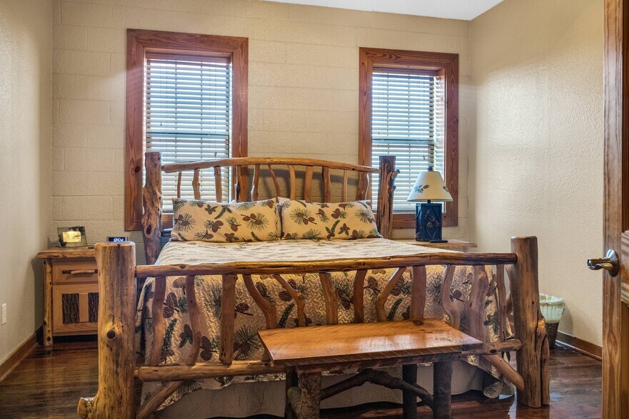 More Photos Of 301 School St, Tellico Plains Freestanding For Sale