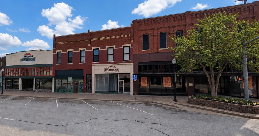 More Photos Of 126 W Main St, Ardmore Storefront Retail Office For Lease