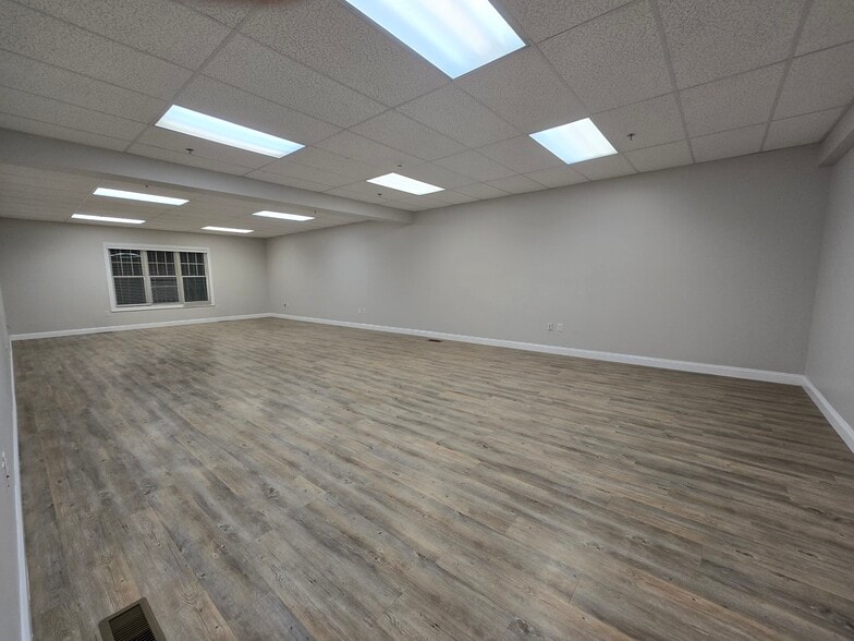 More Photos Of 68 Evergreen St, Kingston Medical For Lease