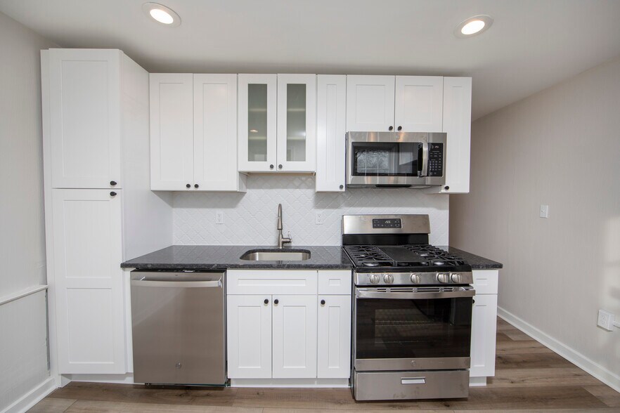 More Photos Of 15 E Bridge St, New Hope Storefront Retail Residential For Sale