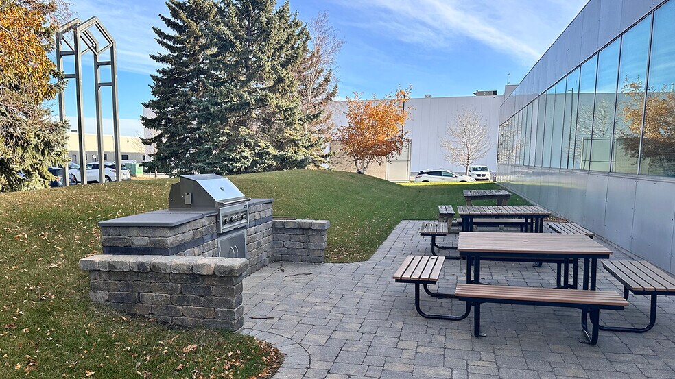 More Photos Of 1601 Buffalo Pl, Winnipeg Office Residential For Lease