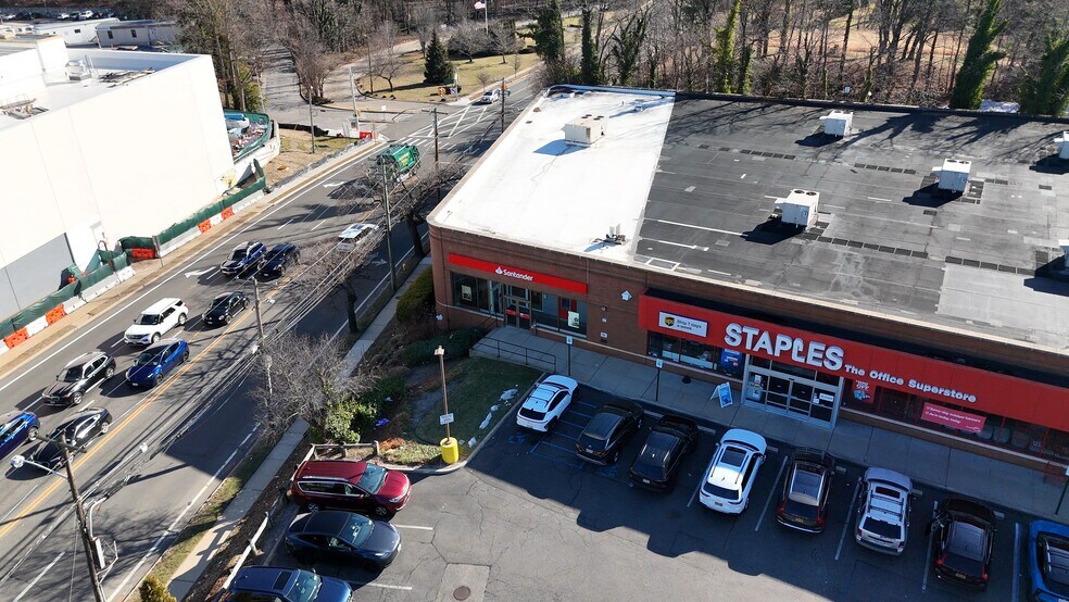 More Photos Of 1410-1420 Northern Blvd, Manhasset Freestanding For Lease