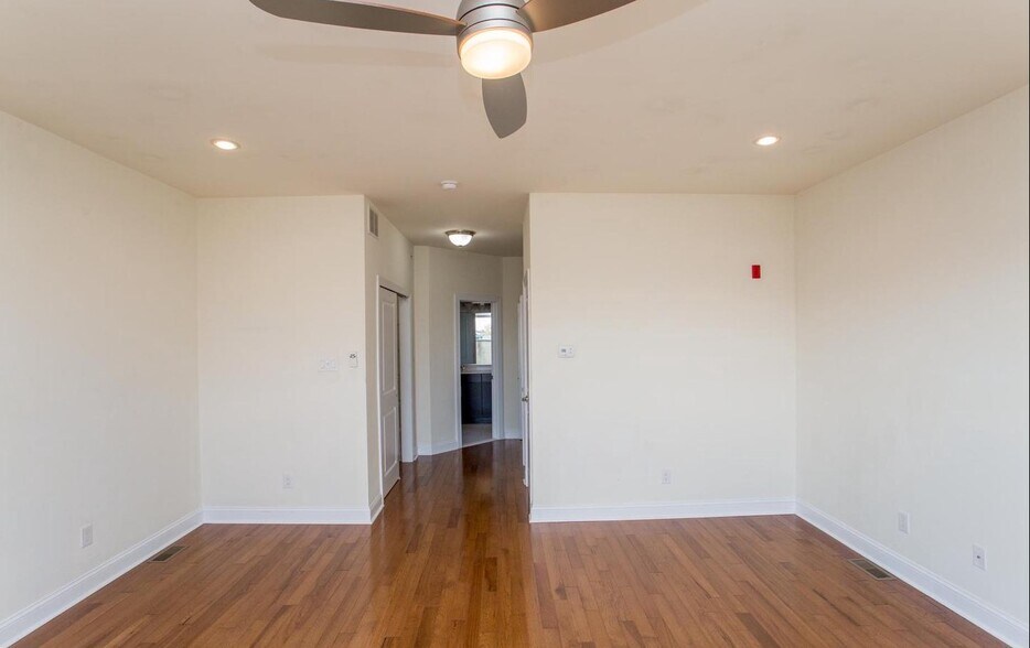 More Photos Of 1860 Frankford Ave, Philadelphia Storefront Retail Residential For Sale