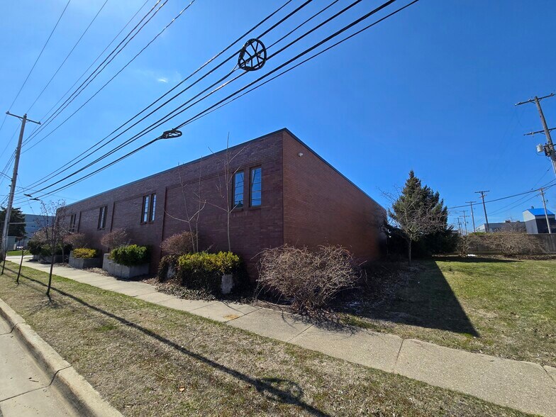 More Photos Of 20 W Muskegon Ave, Muskegon Office For Sale