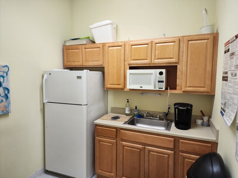 More Photos Of 56 Center St, Southington Office For Sale