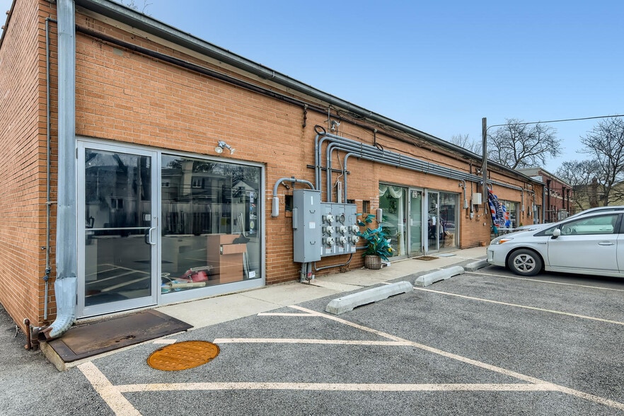 More Photos Of 1039-1059 Waukegan Rd, Glenview Unknown For Lease