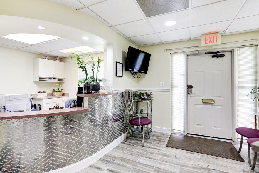 More Photos Of 931-947 Russell Ave, Gaithersburg Medical For Lease