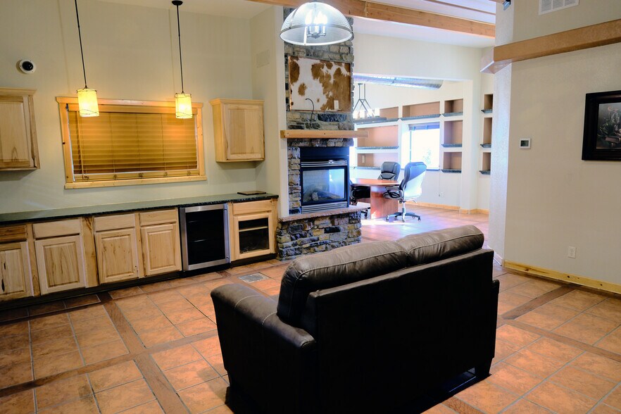 More Photos Of 395 W 67th St, Loveland Warehouse For Lease