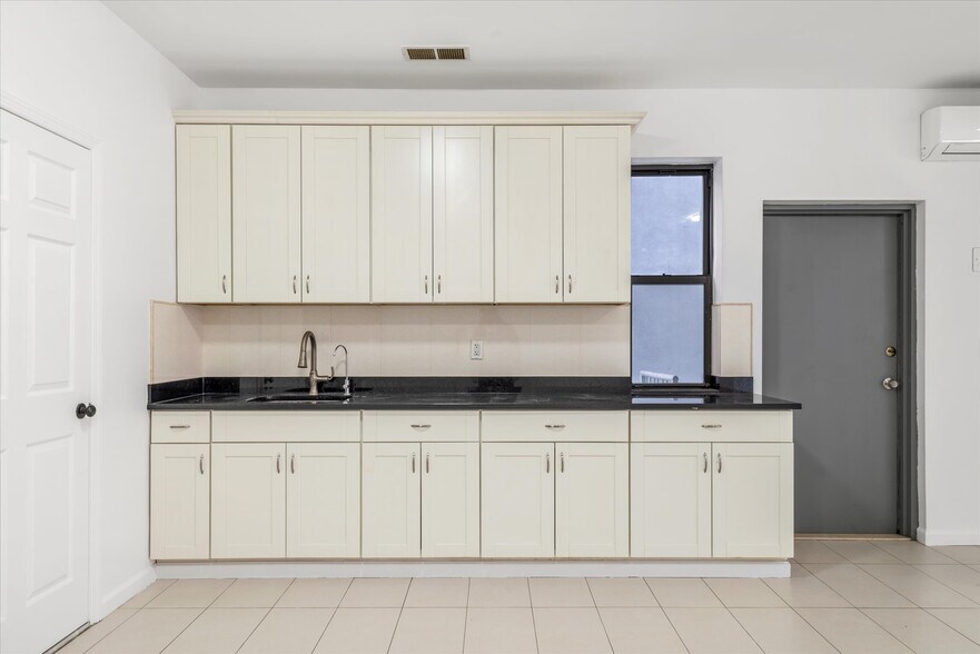 More Photos Of 188 Woodpoint Rd, Brooklyn Apartments For Sale