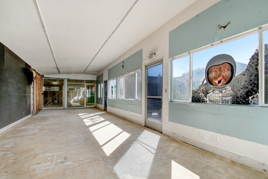 More Photos Of 4950 Wilshire Blvd, Los Angeles Office For Sale