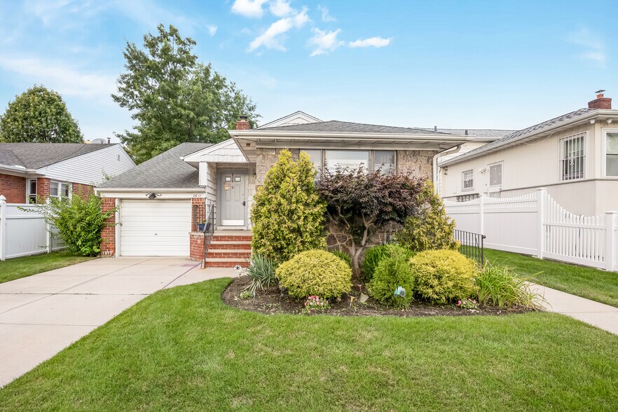 Primary Photo Of 2611 Corporal Kennedy St, Bayside Office For Sale