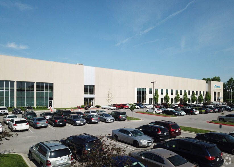 More Photos Of 4110 NW Helena Rd, Riverside Warehouse For Lease