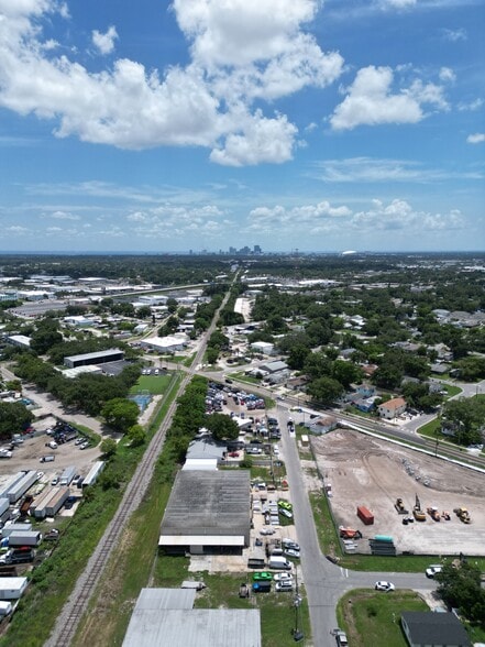 More Photos Of 4639 Lown St N, Saint Petersburg Manufacturing For Sale