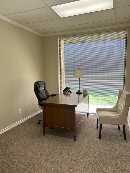 More Photos Of 901 N Mallard St, Palestine Medical For Sale