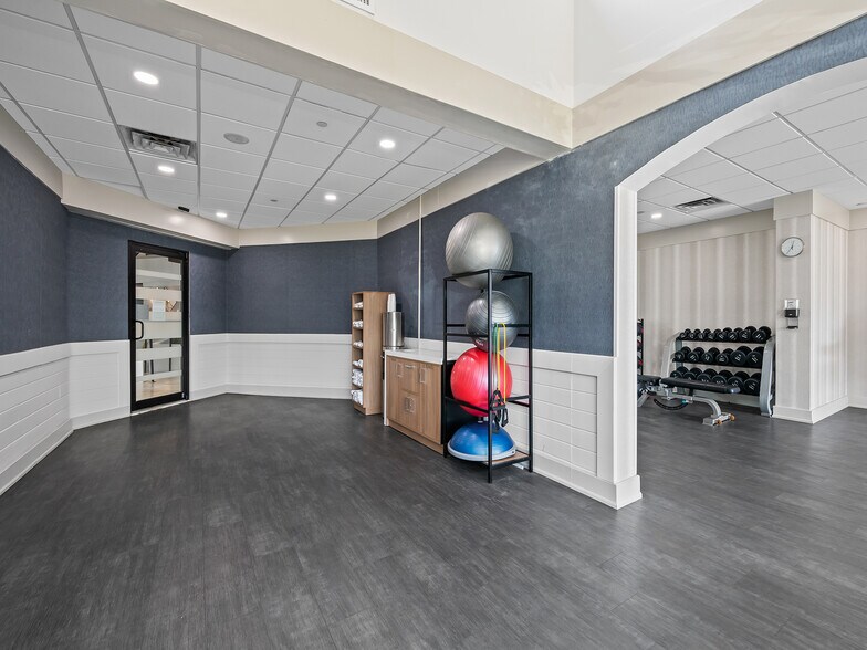 More Photos Of 14670 Duval Rd, Jacksonville Hotel For Sale