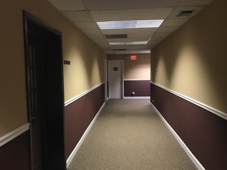 More Photos Of 3605 Woodhead Dr, Northbrook Office For Sale