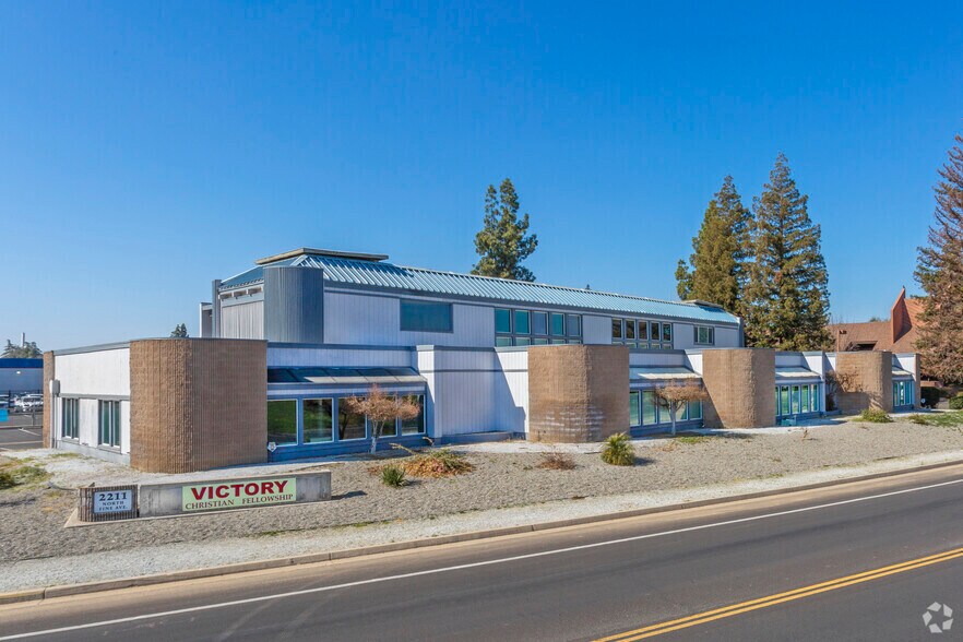 More Photos Of 2211 N Fine Ave, Fresno Office For Sale