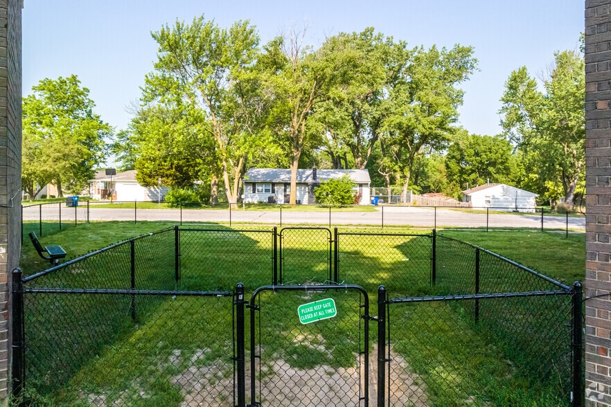 More Photos Of 108 NW 63rd St, Kansas City Apartments For Sale