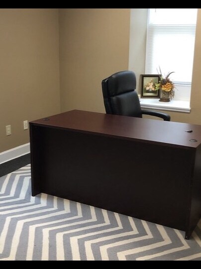 More Photos Of 680 Village Ter NE, Marietta Medical For Lease