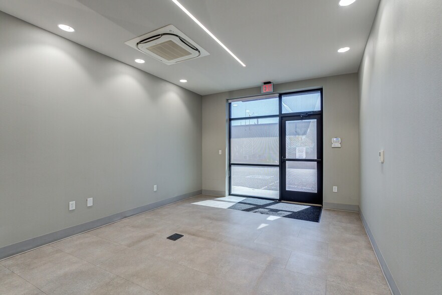 More Photos Of 2405 114th St, Lubbock Office For Sale