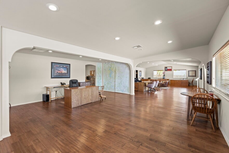 More Photos Of 503 S Highway 281, Burnet Office For Sale