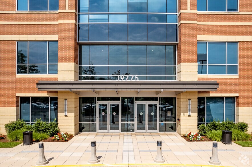 More Photos Of 19775 Belmont Executive Plz, Ashburn Office For Lease